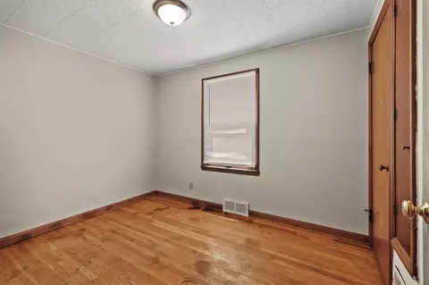 Bedroom - 8905 E 55th St, Raytown, MO 64133 photo 5 of 6