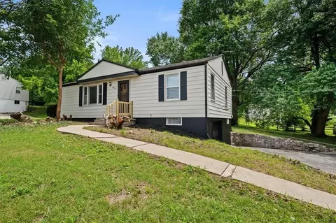 Exterior - 8905 E 55th St, Raytown, MO 64133 photo 4 of 5