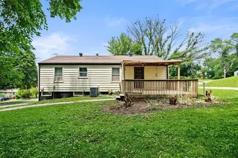 Exterior - 8905 E 55th St, Raytown, MO 64133 photo 3 of 5