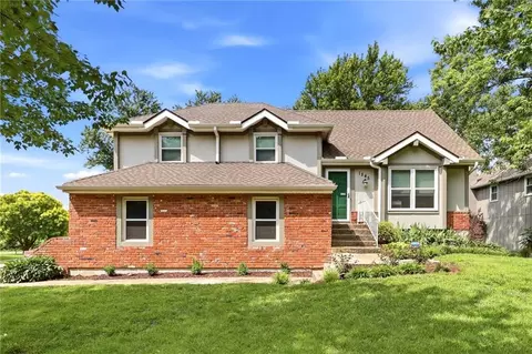 1845 E 152nd Ct, Olathe, KS 66062