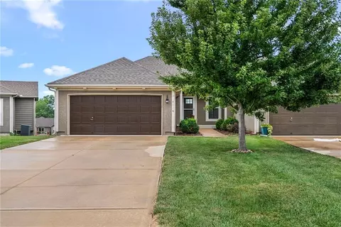 4916 141st Ter, Basehor, KS 66007