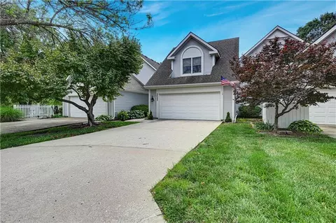 2433 W 137th Pl, Leawood, KS 66224