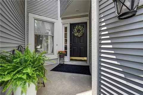 2433 W 137th Pl, Leawood, KS 66224