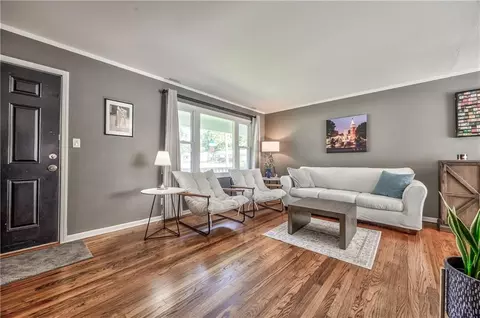 7101 Maple St, Overland Park, KS 66204