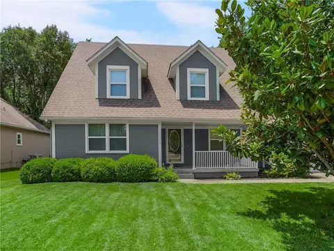 112 SE Nottingham Ct, Lees Summit, MO 64063