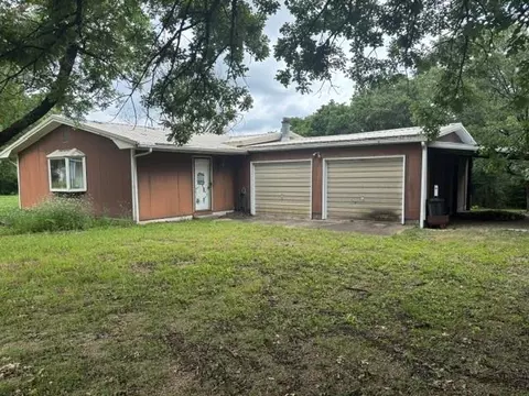 165 Lakeview Dr, Toronto, KS 66777