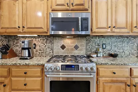 Kitchen - 23536 W 73rd Ter, Shawnee, KS 66227 photo 4 of 7