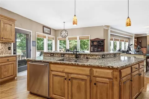 Kitchen - 23536 W 73rd Ter, Shawnee, KS 66227 photo 7 of 7