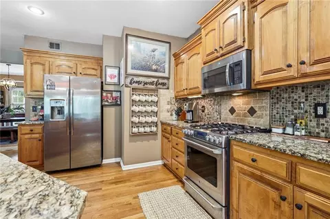 Kitchen - 23536 W 73rd Ter, Shawnee, KS 66227 photo 2 of 7