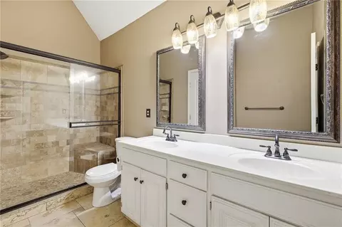 Bath - 23536 W 73rd Ter, Shawnee, KS 66227 photo 2 of 6