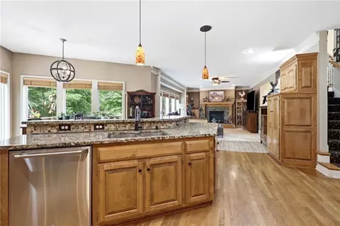 Kitchen - 23536 W 73rd Ter, Shawnee, KS 66227 photo 6 of 7