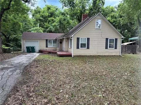 8732 E 73rd Ter, Raytown, MO 64133