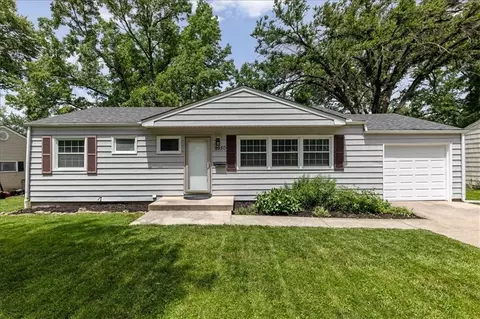 9930 Campbell St, Kansas City, MO 64131