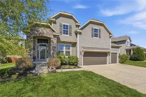2776 W Sitka Dr, Olathe, KS 66061