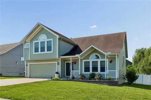 1301 Bradford Dr, Greenwood, MO 64034