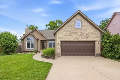 18366 W 157 Ter, Olathe, KS 66062