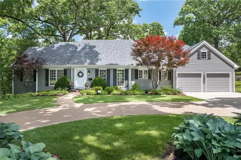2831 Lovers Ln, Saint Joseph, MO 64506