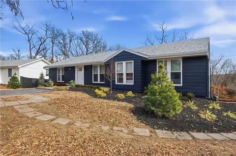 9905 W 60th Ter, Merriam, KS 66203