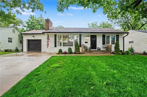 7515 Juniper Dr, Prairie Village, KS 66208