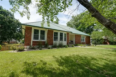 Exterior - 3916 S Grant Ave, Independence, MO 64055 photo 2 of 7