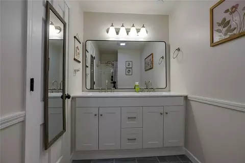 Bath - 3916 S Grant Ave, Independence, MO 64055 photo 2 of 5