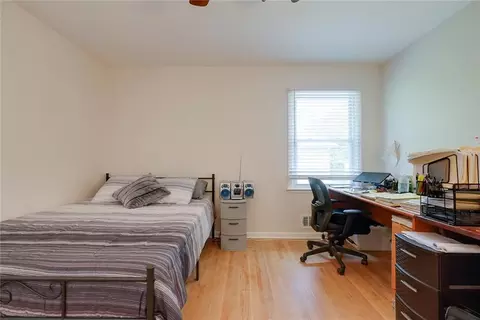 Bedroom - 3916 S Grant Ave, Independence, MO 64055 photo 5 of 12