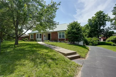 Exterior - 3916 S Grant Ave, Independence, MO 64055 photo 3 of 7