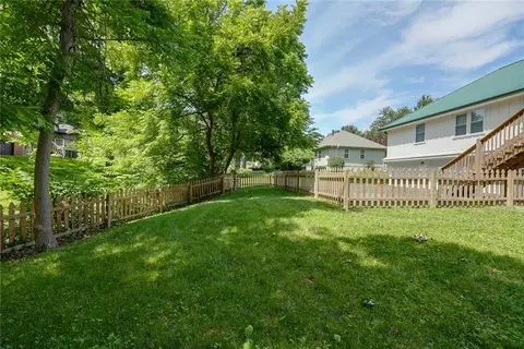 Exterior - 3916 S Grant Ave, Independence, MO 64055 photo 6 of 7