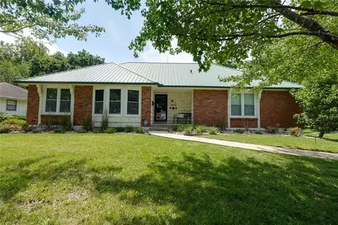 3916 S Grant Ave, Independence, MO 64055