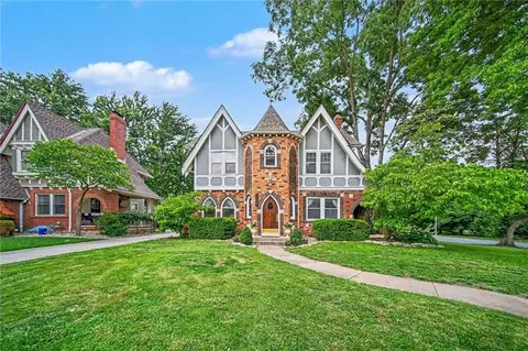 1200 W 72nd St, Kansas City, MO 64114