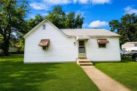210 W 7th St, Erie, KS 66733