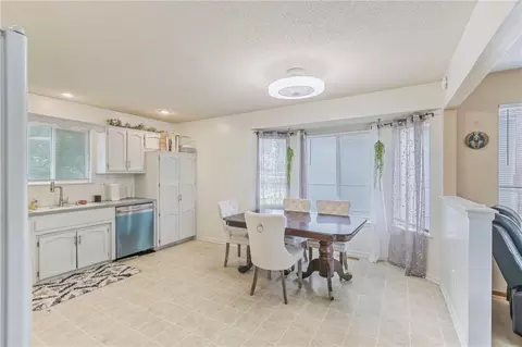 Dining - 403 NE Station Dr, Lees Summit, MO 64086 photo 1 of 2