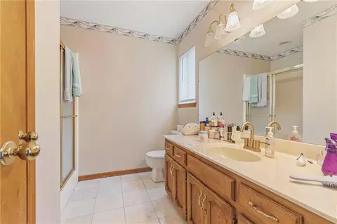 Bath - 403 NE Station Dr, Lees Summit, MO 64086 photo 1 of 4