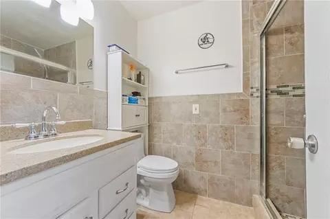 Bath - 403 NE Station Dr, Lees Summit, MO 64086 photo 4 of 4