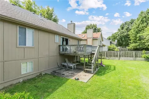 Exterior - 403 NE Station Dr, Lees Summit, MO 64086 photo 5 of 7