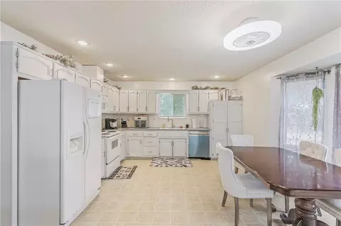 Kitchen - 403 NE Station Dr, Lees Summit, MO 64086 photo 1 of 2