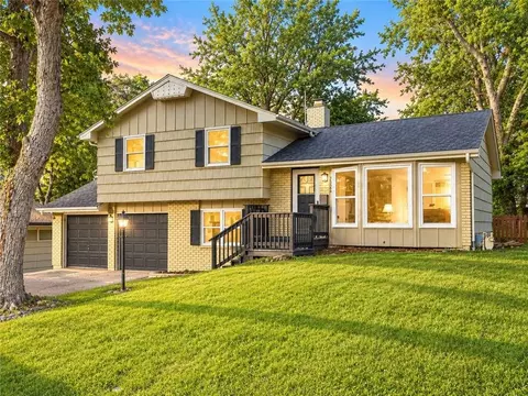 7323 Maywood Ave, Raytown, MO 64133