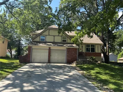 801 E Northview St, Olathe, KS 66061