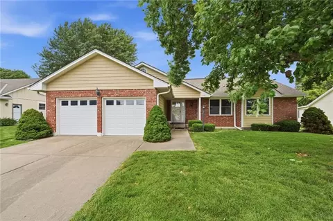 1108 SW 8th Ter, Lees Summit, MO 64081