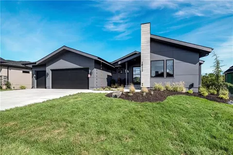 18113 Cody St, Overland Park, KS 66013