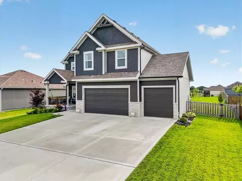 4705 SW 3rd St, Blue Springs, MO 64014