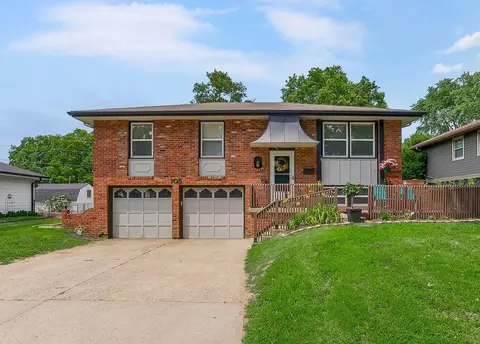 105 SE Moore St, Blue Springs, MO 64014