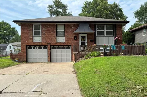 105 SE Moore St, Blue Springs, MO 64014