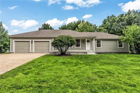 701 Horseshoe Dr, Pleasant Hill, MO 64080