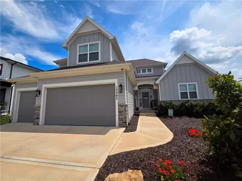 15305 W 172nd Pl, Olathe, KS 66062