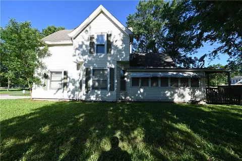 201 E 2nd St, Appleton City, MO 64724 photo 4
