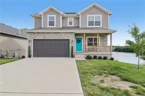 700 Pampas St, Pleasant Hill, MO 64080