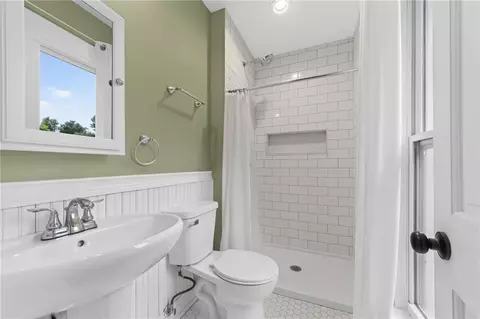Bath - 721 W 4th St, Cameron, MO 64429 photo 3 of 3