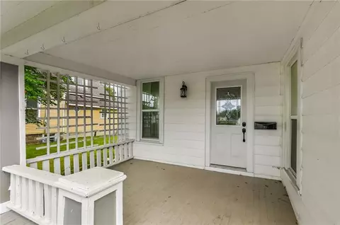 Exterior - 721 W 4th St, Cameron, MO 64429 photo 3 of 5