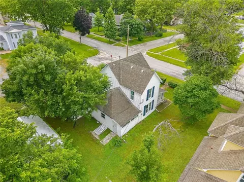 View/Area - 721 W 4th St, Cameron, MO 64429 photo 2 of 5